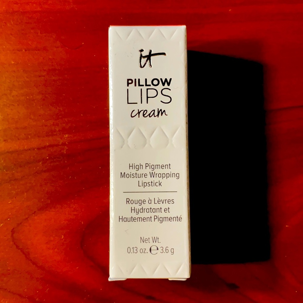 It pillow lips cream lipstick in fanciful